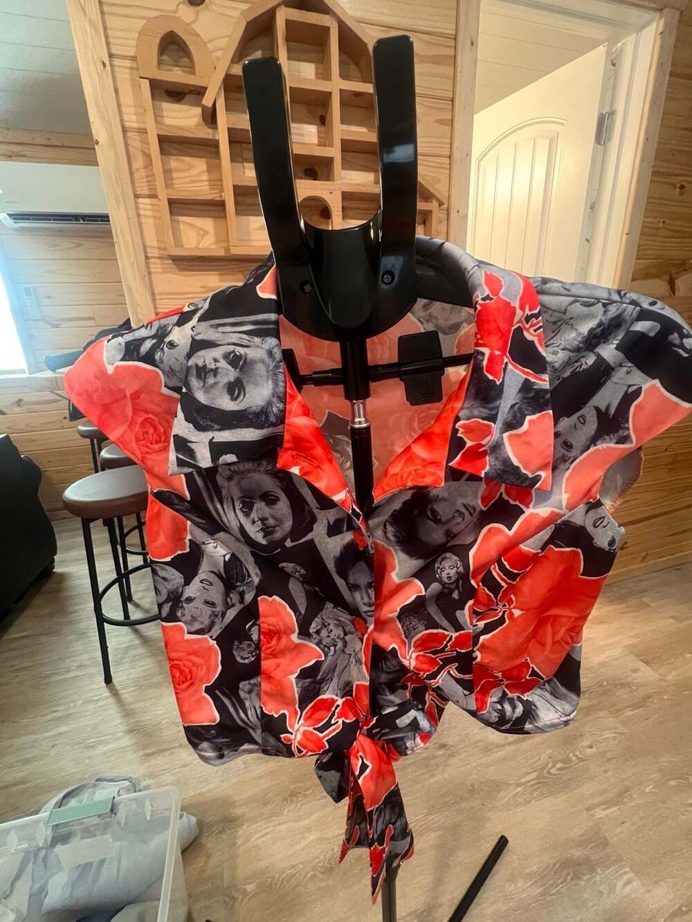 Vintage Bebe San Francisco Face Print Floral Tie Front Short Sleeve Shirt Size 8